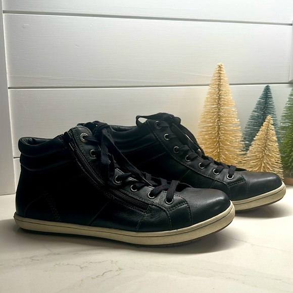 Taos Leather Women’s Shows - Picture 1 of 5